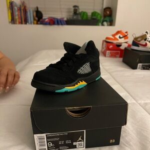 Kids Jordan 5 ( worn once)